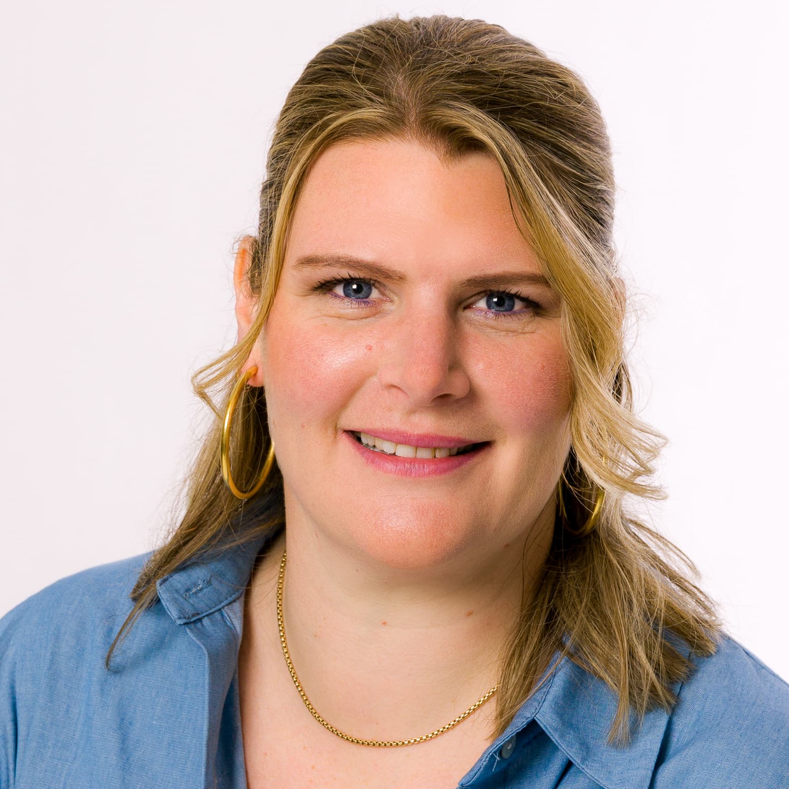 Portretfoto van Annemarie van den Heuvel.